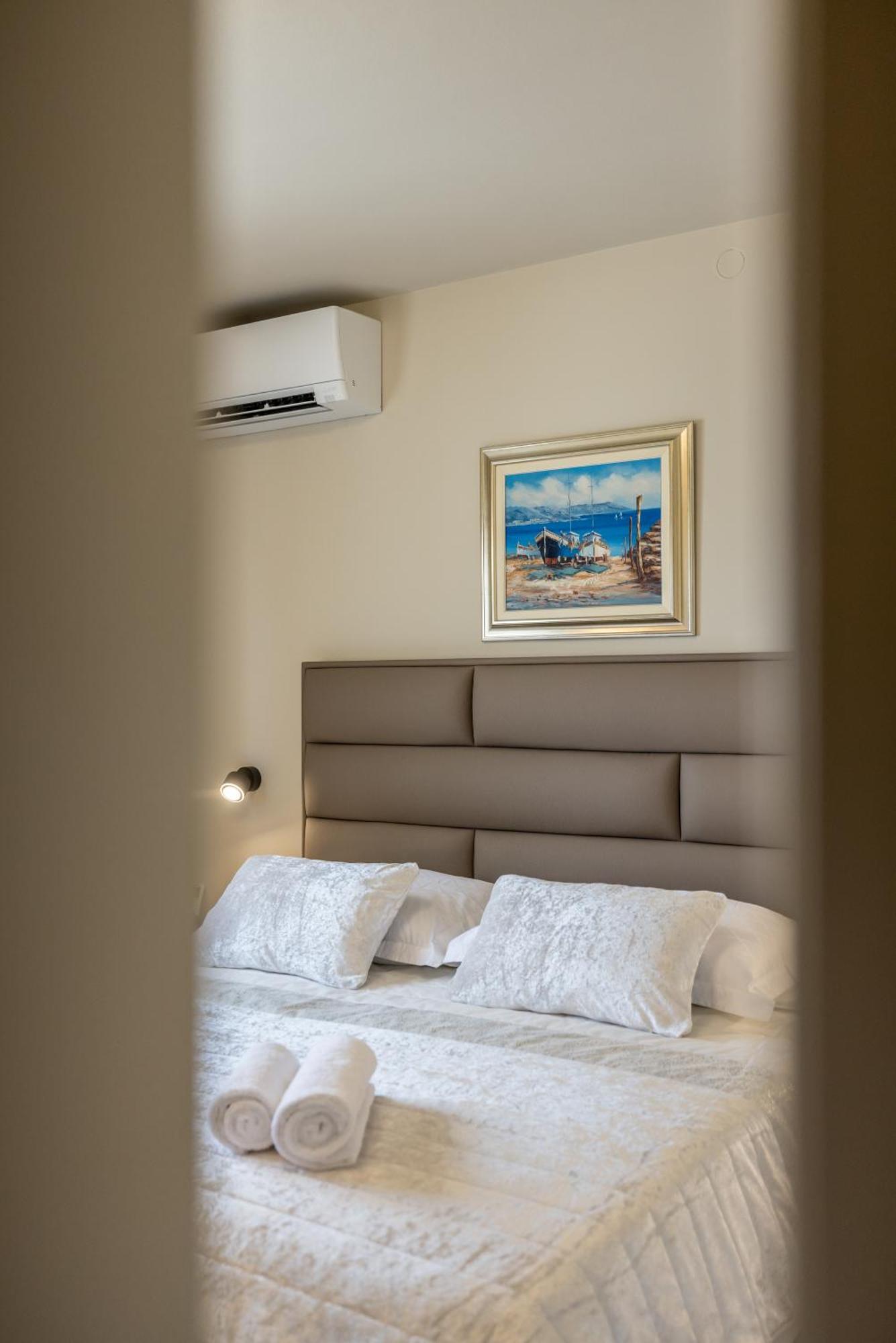 Guesthouse Rooms Split Bed & Breakfast 3*