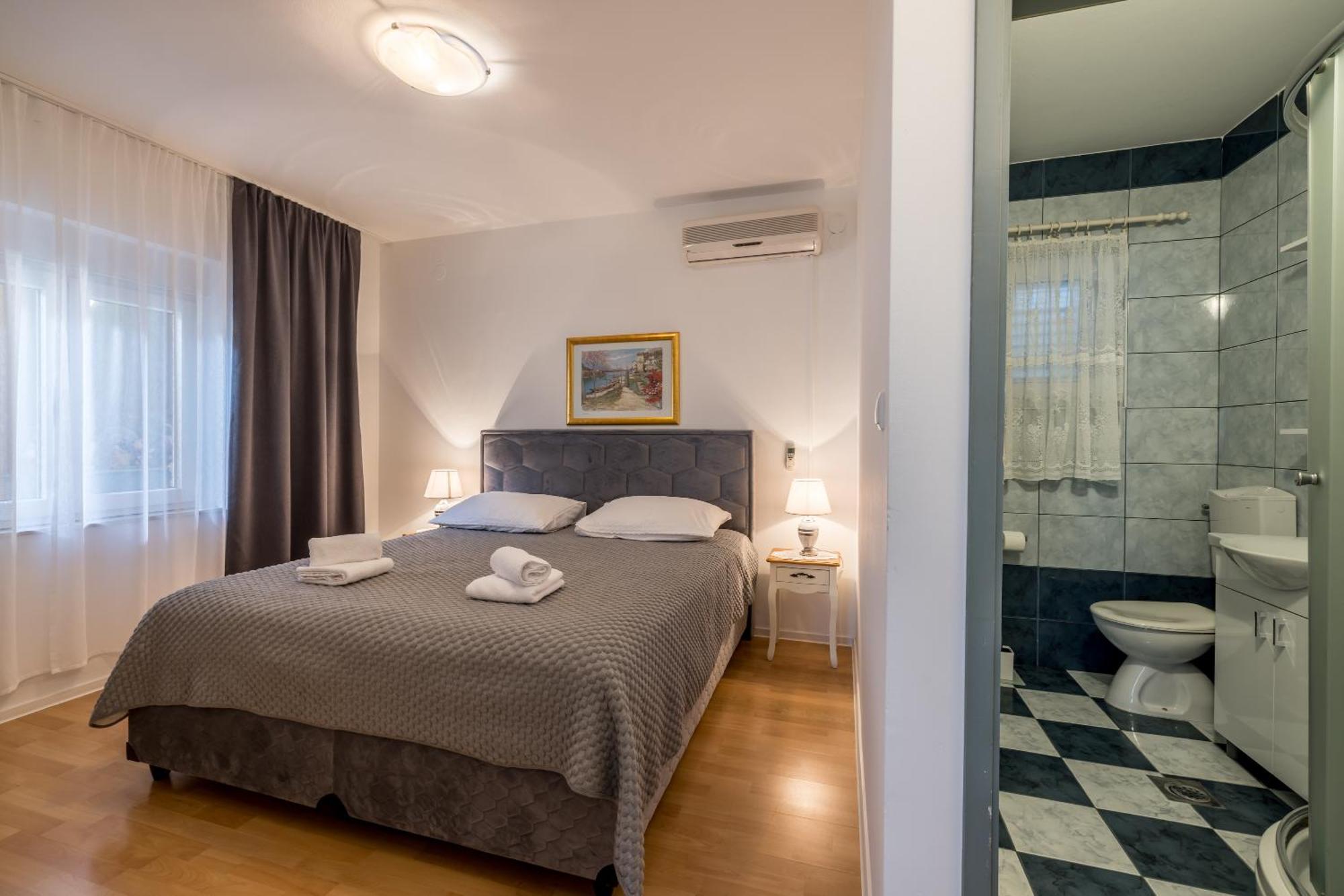 Guesthouse Rooms Split Bed & Breakfast